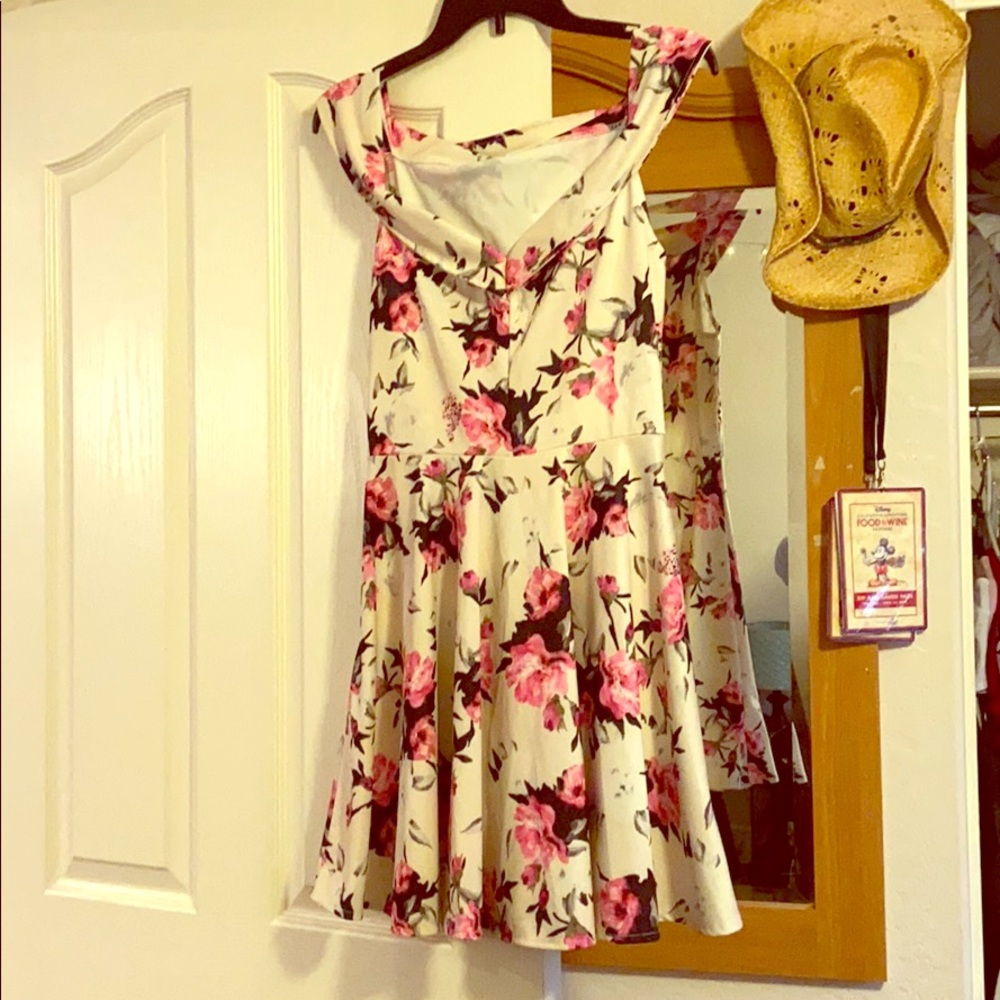 Floral v sweatheart dress
